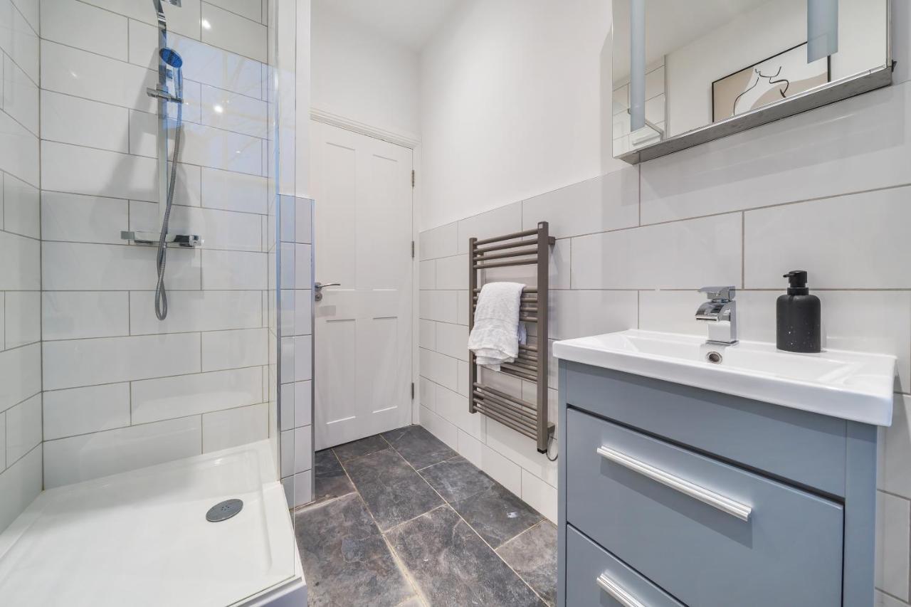 Modern, City Centre -2 Bedroom Apartments Редінг Екстер'єр фото